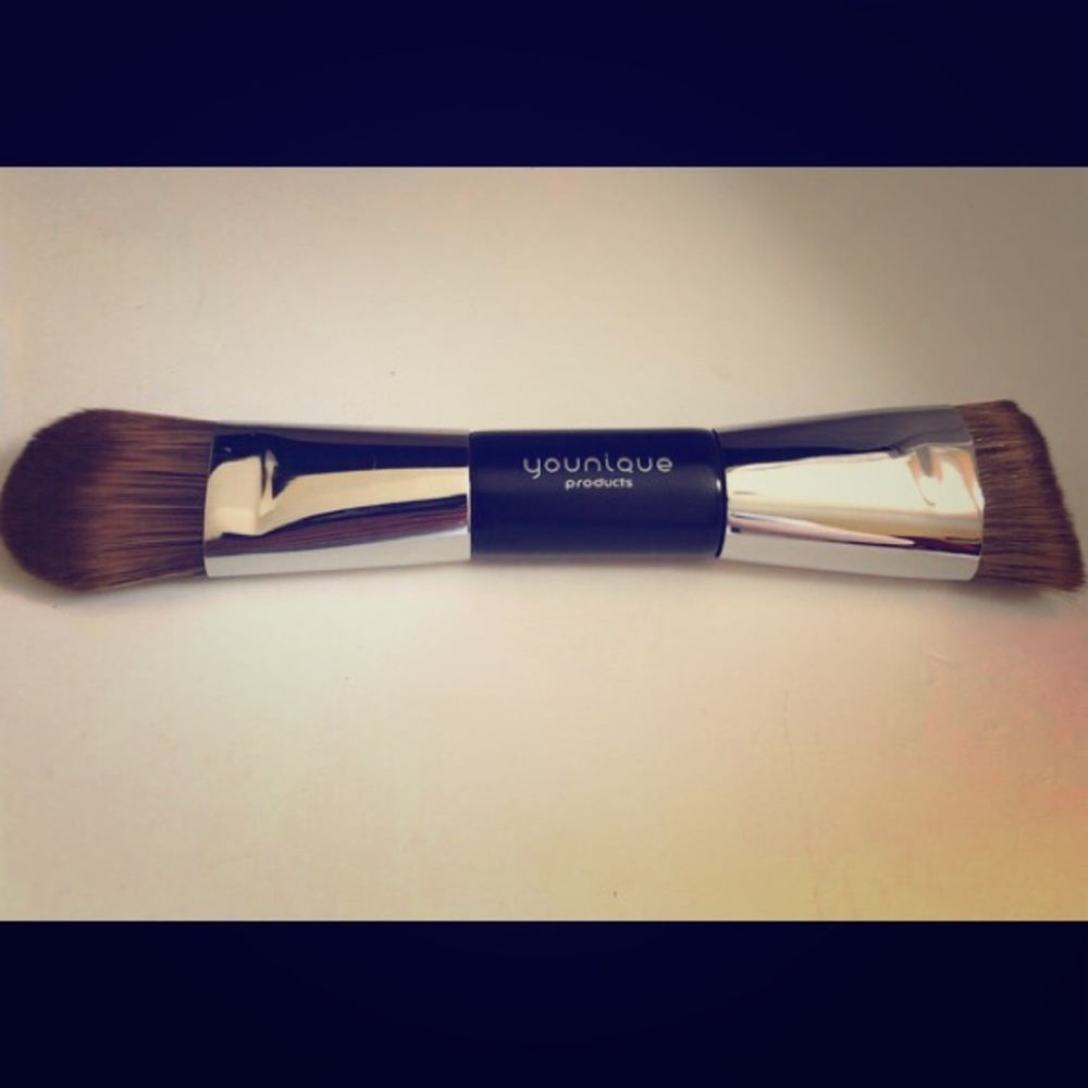 🔥🔥Younique Contour Brush